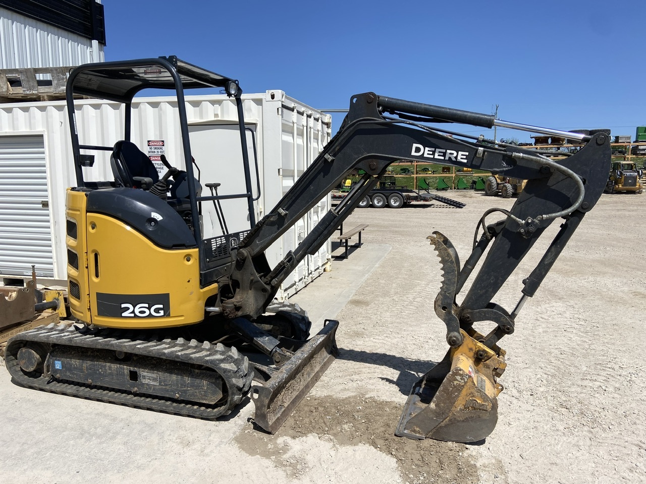 Huron Tractor Used Equipment JD 26G (E89822)