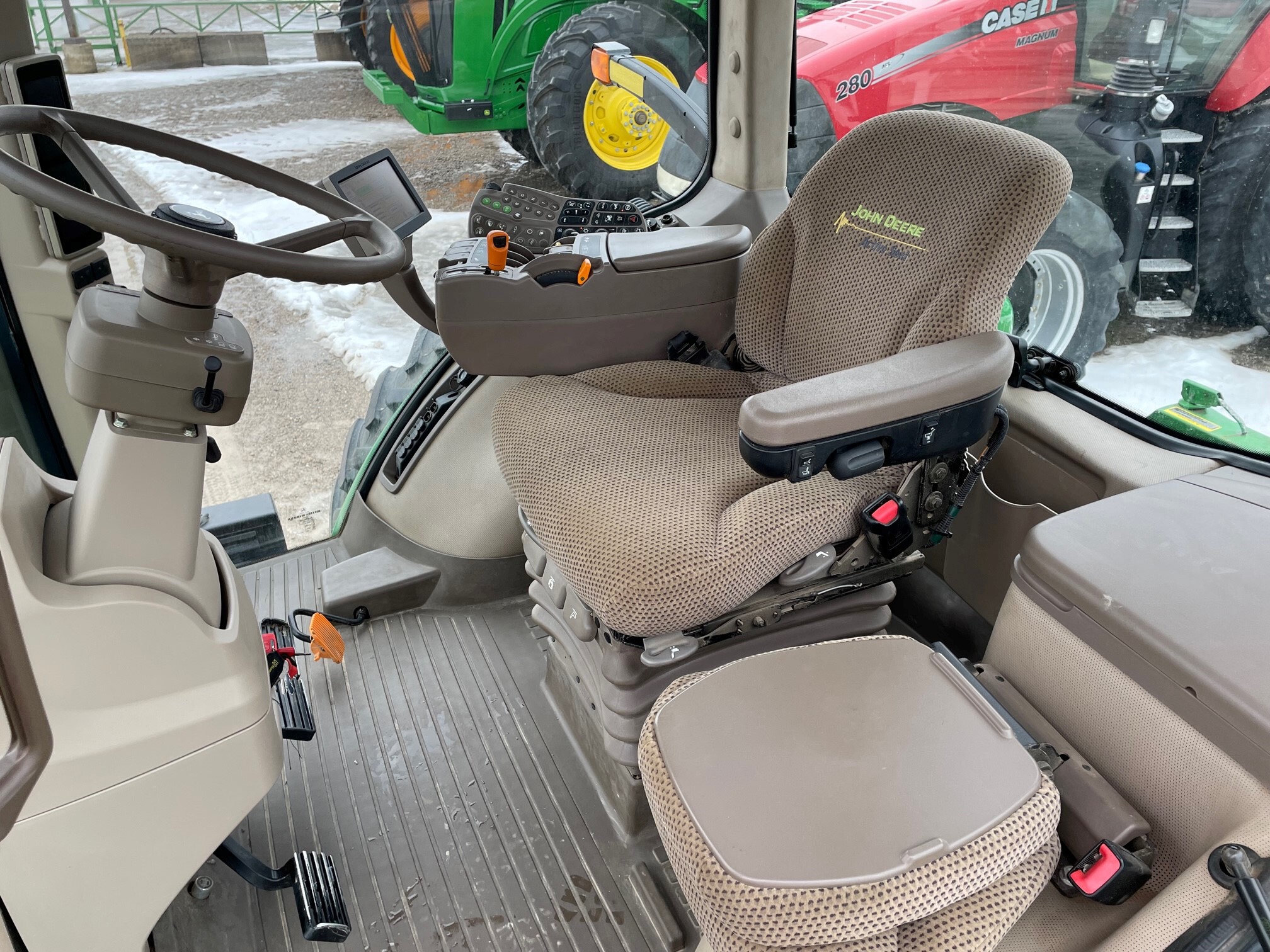 Huron Tractor Used Equipment JD 8310R (E91030)