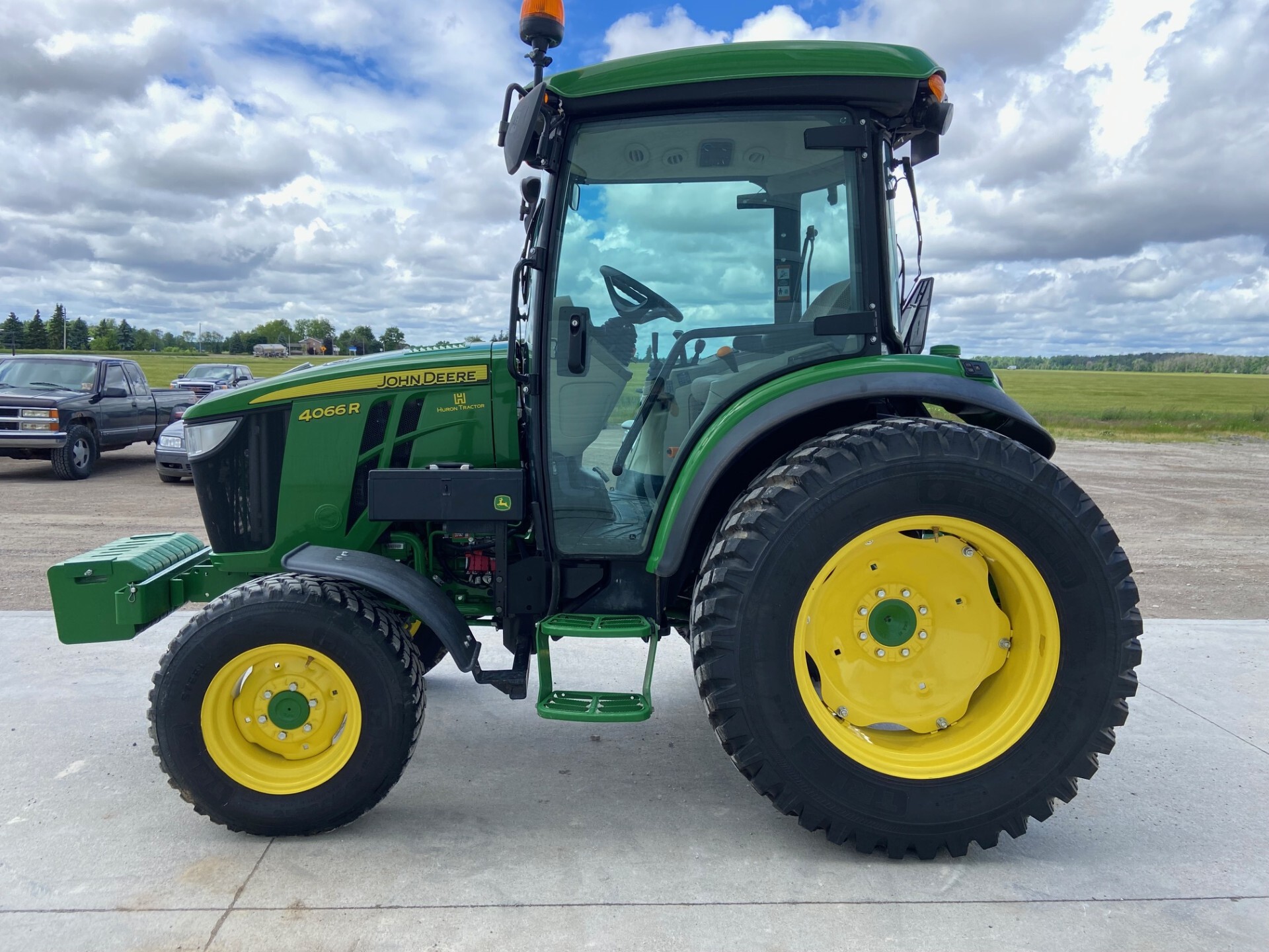 Huron Tractor | Used Equipment | JD 4066R (E92287C)